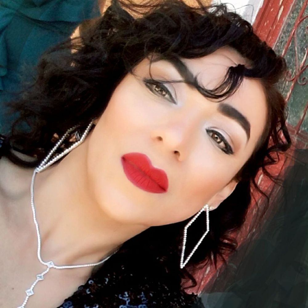 Meet your Posher, Monica